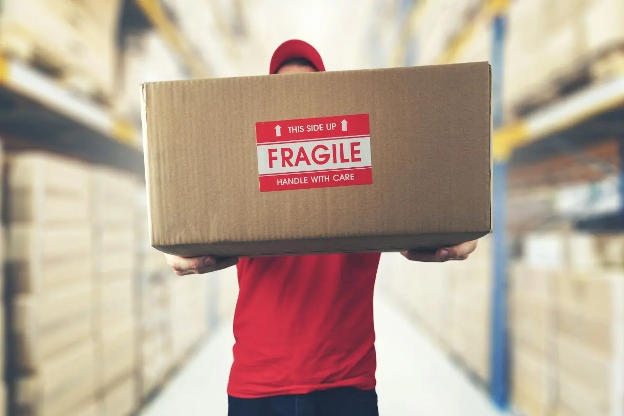 Fungsi Penting Stiker Fragile. Berikut Manfaat Untuk Bisnis